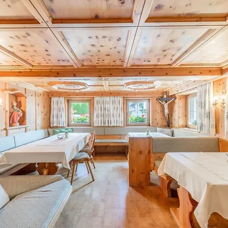 Sepp Santer Country house
